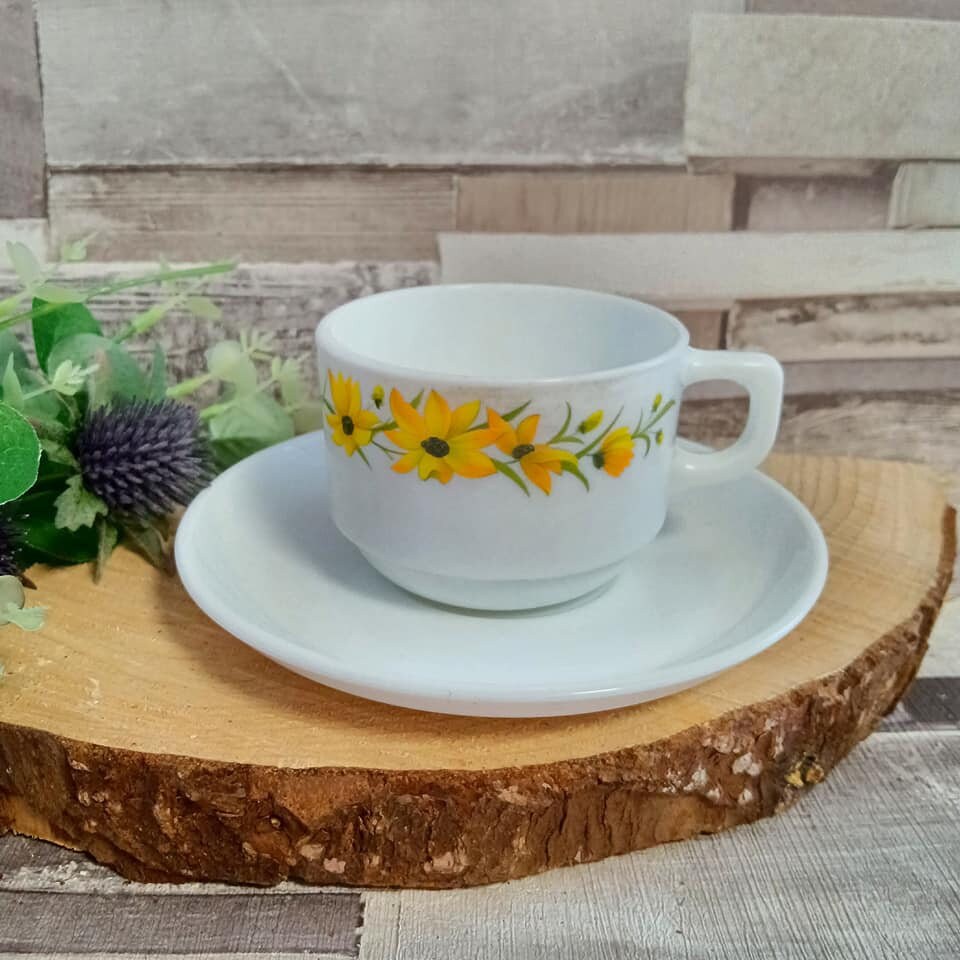 Vintage Pyrex Dinnerware: Yellow Flower Tableware, 1960s