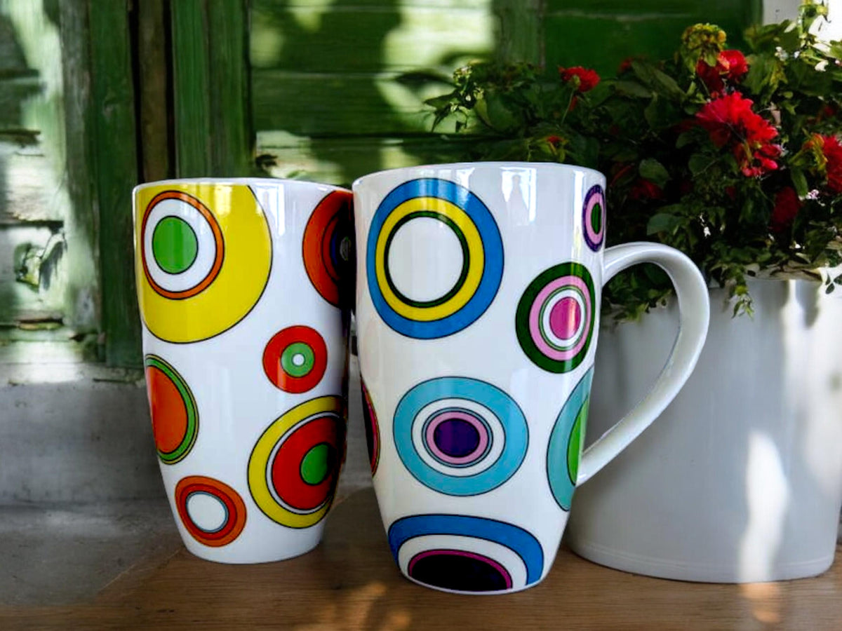 Retro Circle Mugs: Brightly Colored Ceramic Pair