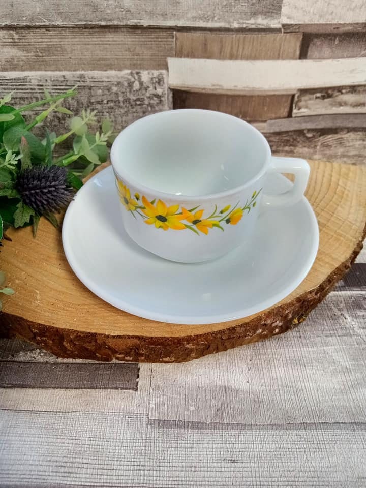Vintage Pyrex Dinnerware: Yellow Flower Tableware, 1960s