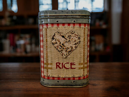 Vintage Style Storage Tin: Retro Kitchen Accessories